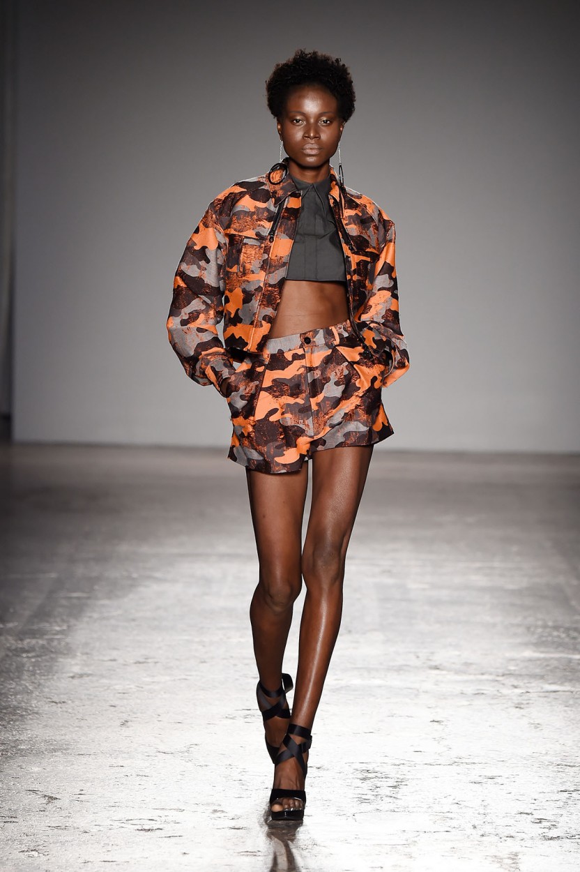 MILAN, ITALY - SEPTEMBER 23: A model walks the runway at the Atsushi Nakashima show during Milan Fashion Week Spring/Summer 2017 on September 23, 2016 in Milan, Italy. (Photo by Victor Boyko/Getty Images for IMG Fashion)