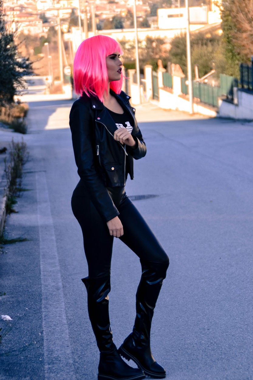 martina_favaro_pinkhair