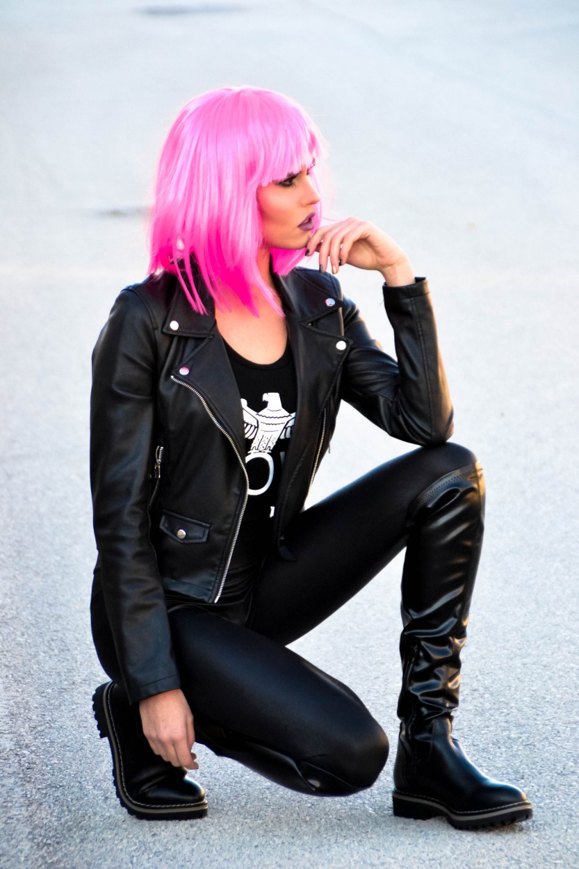 martina_favaro_pinkhair