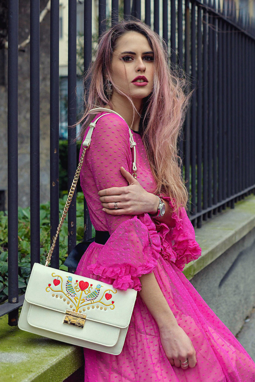 pink fashion blogger